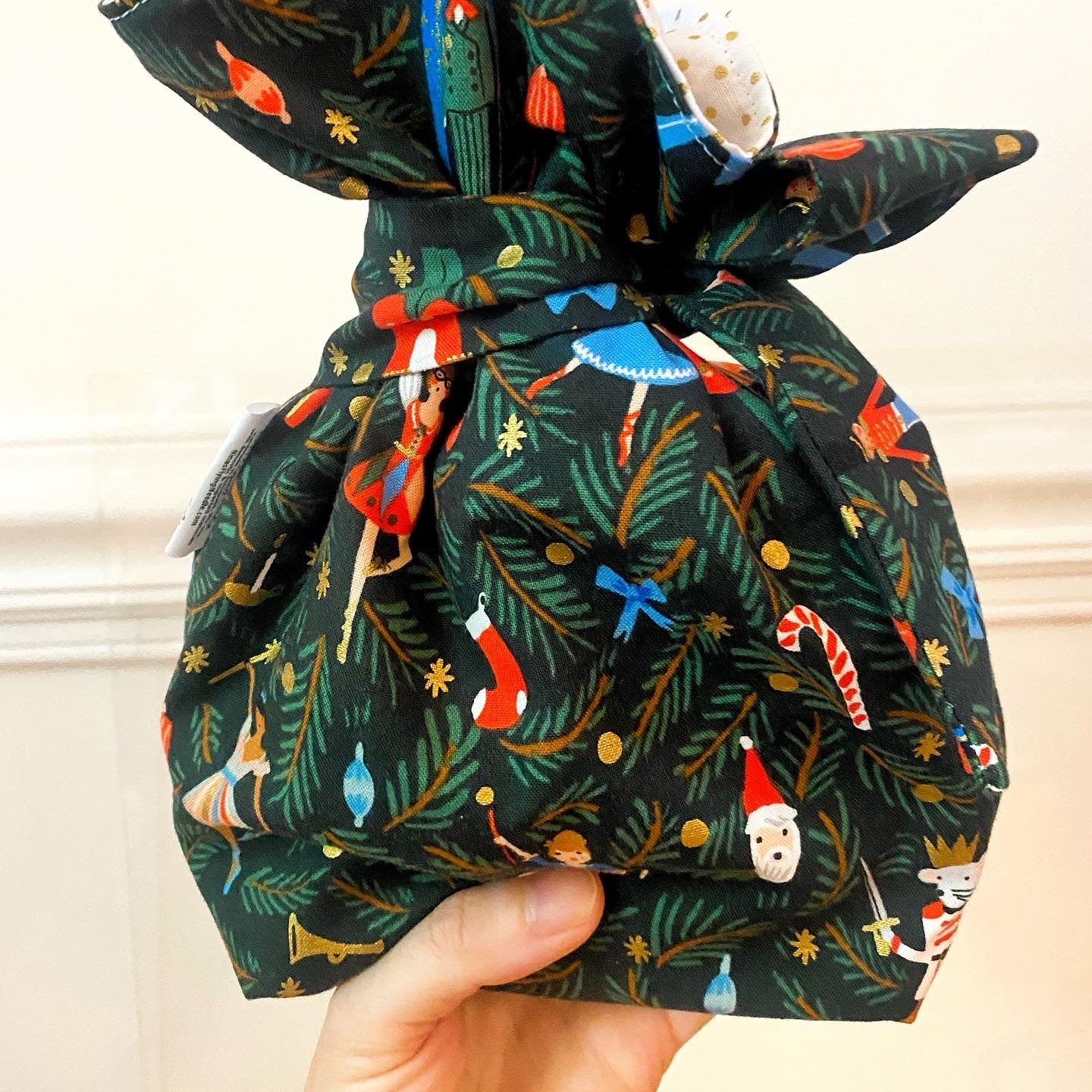No-Measure Drawstring Fabric Gift Bag Story - Scrap Fabric Love